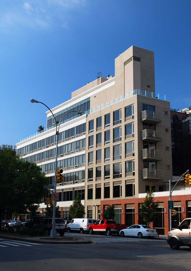 177 E Houston St in New York, NY - Building Photo - Building Photo