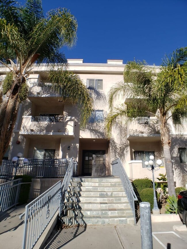 10849 Fruitland Dr in Los Angeles, CA - Building Photo - Building Photo
