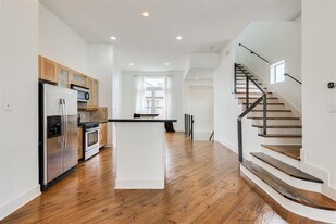 2002 Blodgett St in Houston, TX - Building Photo