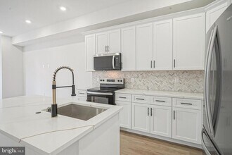 952 N Marshall St in Philadelphia, PA - Building Photo - Building Photo