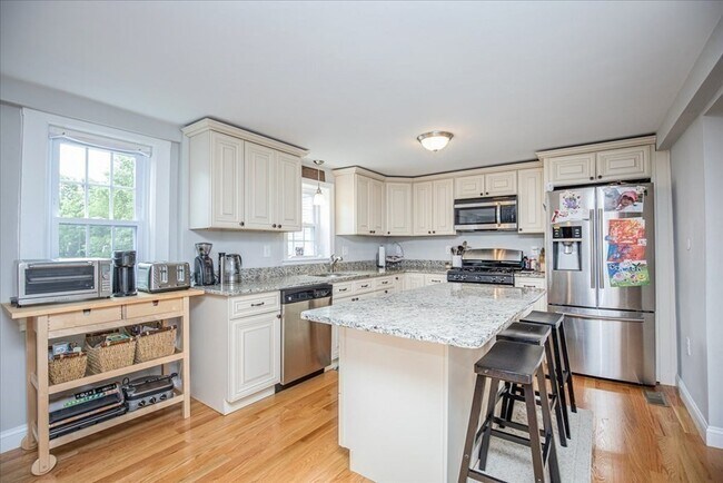 180 Concord St in Holliston, MA - Building Photo - Building Photo