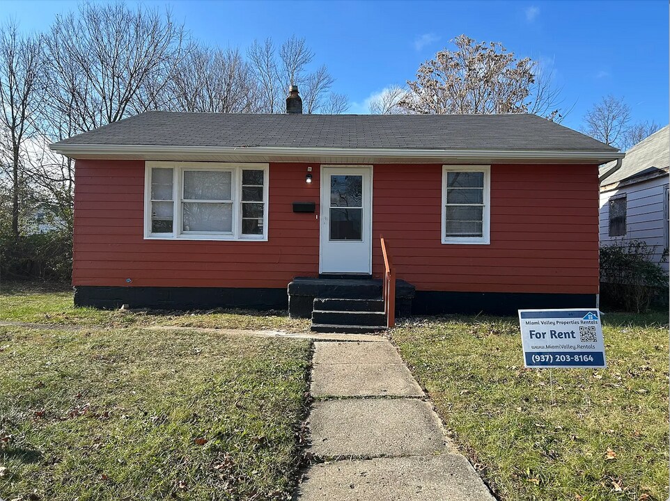 915 N Upland Ave in Dayton, OH - Building Photo