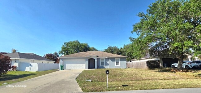 1061 SW Charcoal Ave in Port St. Lucie, FL - Building Photo - Building Photo