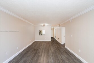 201 Galen Dr in Key Biscayne, FL - Building Photo - Building Photo