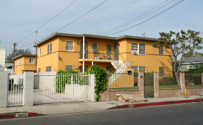 5657 Fair Ave in North Hollywood, CA - Foto de edificio - Building Photo