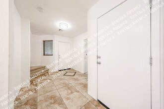 13041 W Mauna Loa Ln in El Mirage, AZ - Foto de edificio - Building Photo