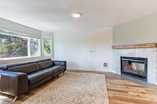 906 N 101st St in Seattle, WA - Building Photo