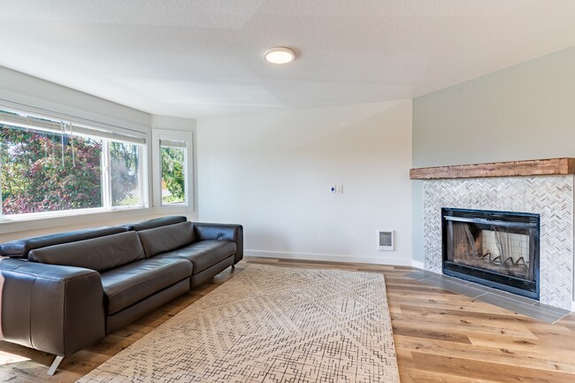 property at 906 N 101st St
