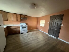 3911 Spear St in San Antonio, TX - Foto de edificio - Building Photo