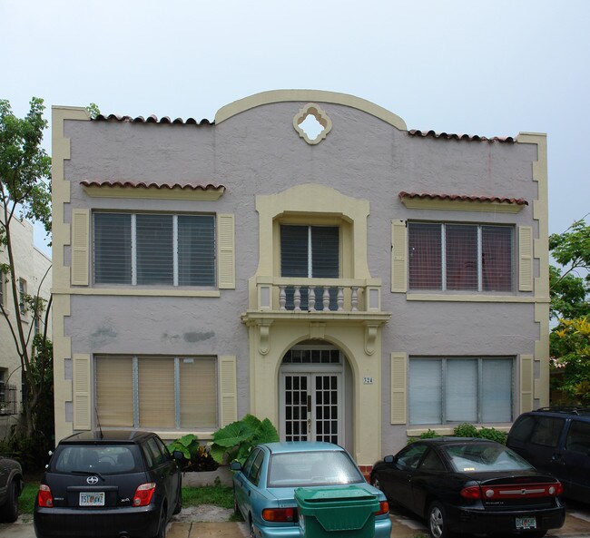 324 Mendoza Ave in Miami, FL - Building Photo - Building Photo