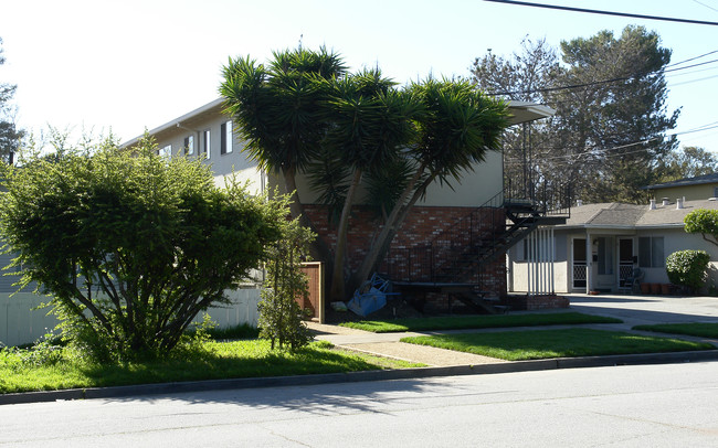 334 Standish St in Redwood City, CA - Foto de edificio - Building Photo