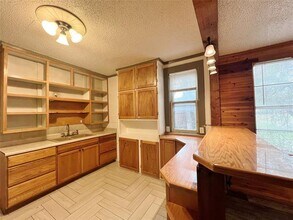 1502 Clear Lake Rd in Weatherford, TX - Building Photo - Building Photo