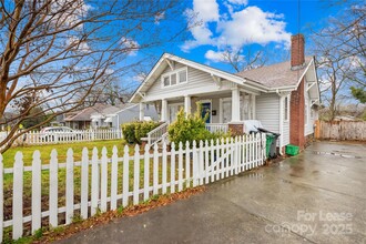 1705 Hawthorne Ln in Charlotte, NC - Building Photo - Building Photo