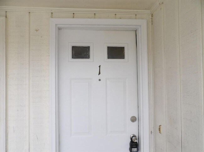 75 Ashwood Ct-Unit -1 in Frankfort, KY - Foto de edificio - Building Photo