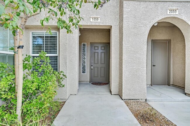 825 Canterra St in Las Vegas, NV - Building Photo - Building Photo