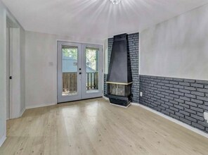 1043 Mariners Ct in Stone Mountain, GA - Foto de edificio - Building Photo