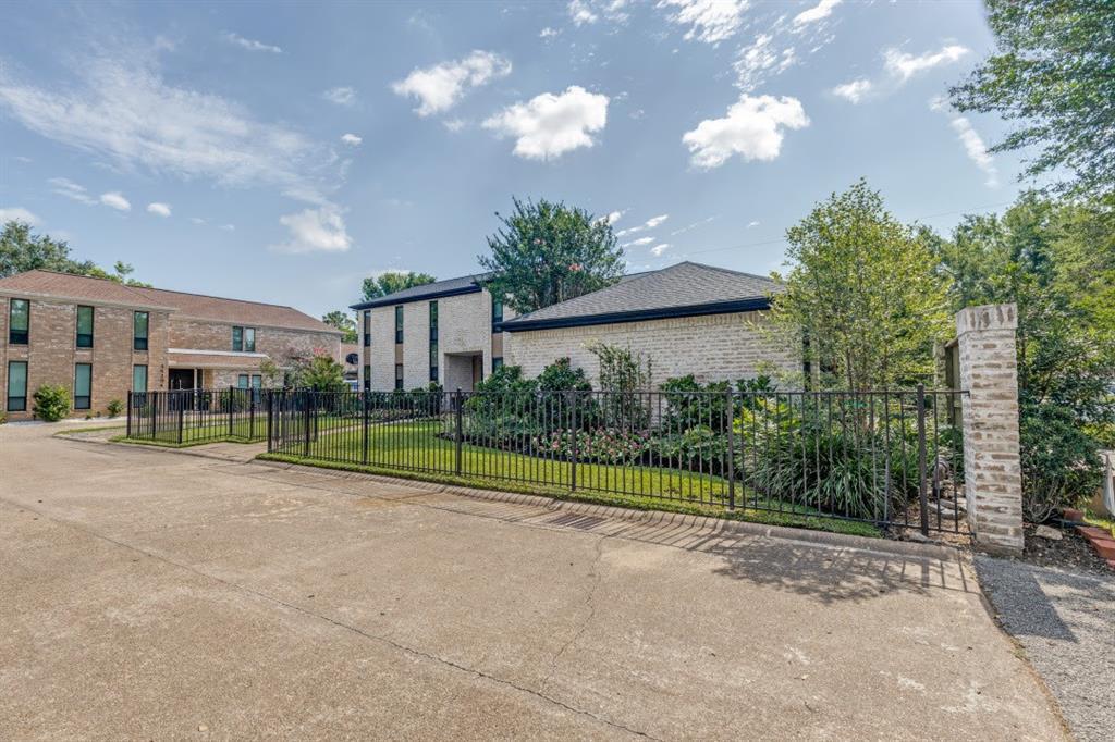 14132 Bluebird Ln in Houston, TX - Building Photo
