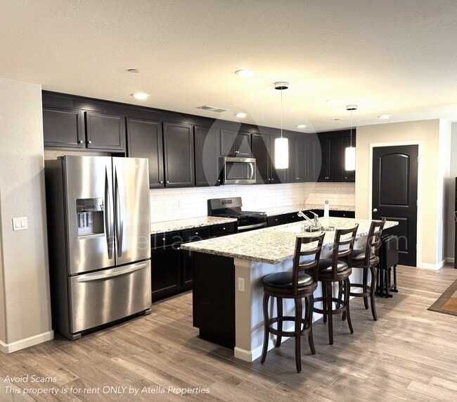 1333 W Butterfield Ln in Hanford, CA - Building Photo - Building Photo