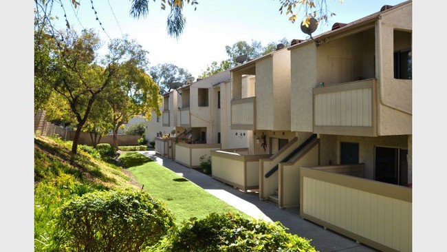 Camino Colony in Oceanside, CA - Foto de edificio - Building Photo