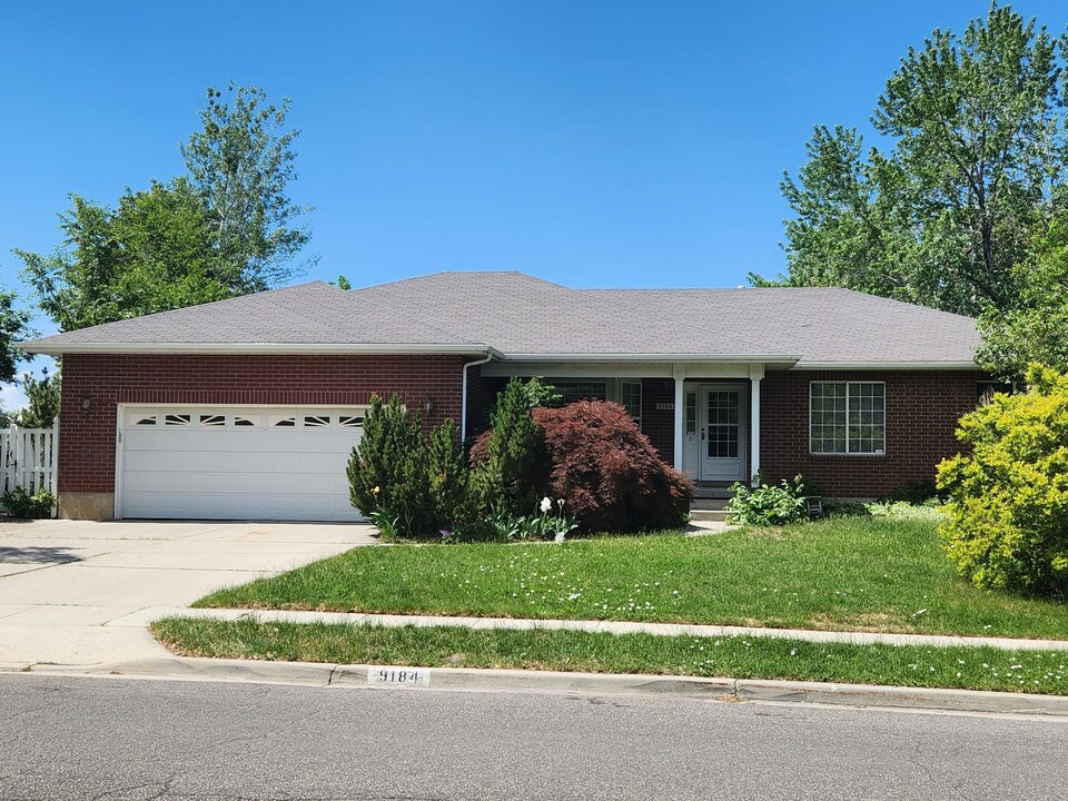 9184 S Winter Wren Dr in Sandy, UT - Foto de edificio