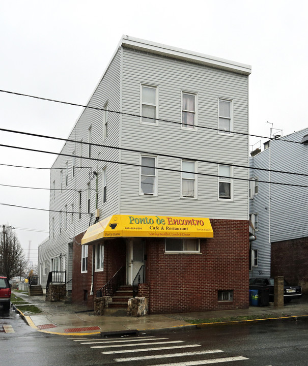 200 Geneva St in Elizabeth, NJ - Building Photo