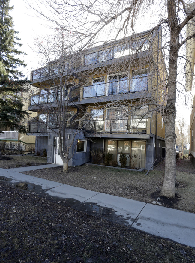 1809 11th Ave SW in Calgary, AB - Building Photo - Primary Photo