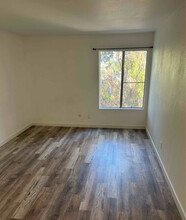 7500 Parkway Dr-Unit -204 in La Mesa, CA - Building Photo - Building Photo