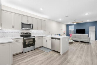 110 SW 171st Wy in Pembroke Pines, FL - Building Photo - Building Photo