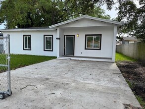 4801 NW 31st Ct in Miami, FL - Building Photo - Building Photo