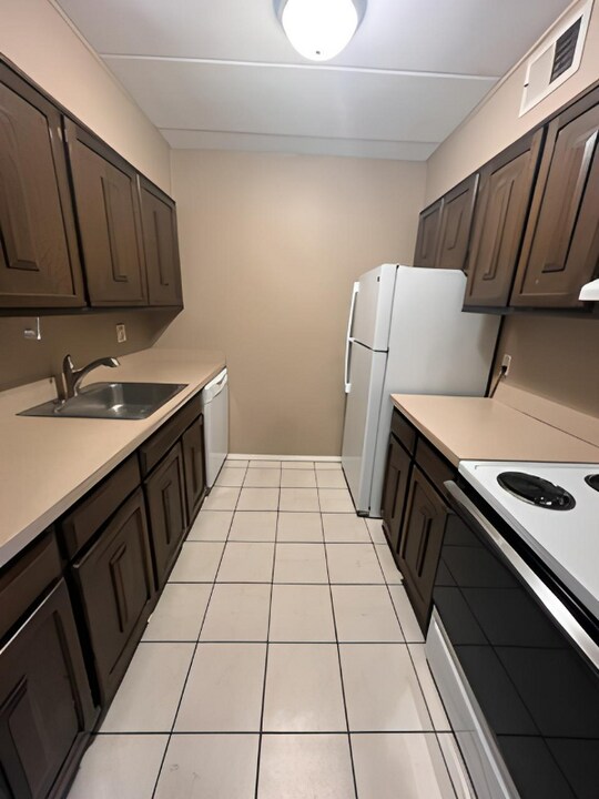 4401 S 27th St-Unit -B in Lincoln, NE - Building Photo