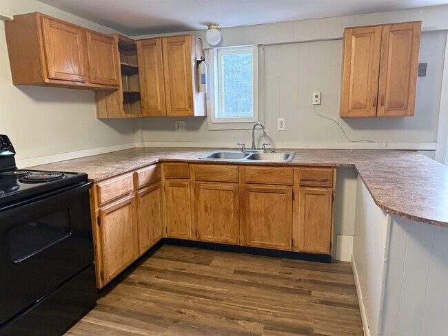 41 Beech St in Bristol, NH - Building Photo - Building Photo
