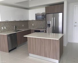 5300 NW 85th Ave-Unit -Apt 1107 in Doral, FL - Building Photo - Building Photo