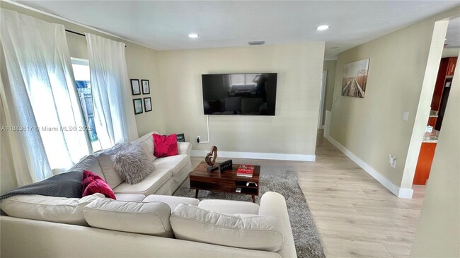 1345 NE 14th Ave in Fort Lauderdale, FL - Building Photo - Building Photo