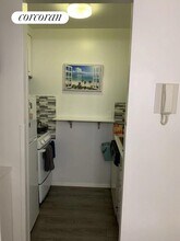 350 W 50th St in New York, NY - Building Photo - Building Photo