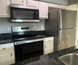 4026 Calvary Rd, Unit D in West Columbia, SC - Building Photo - Building Photo