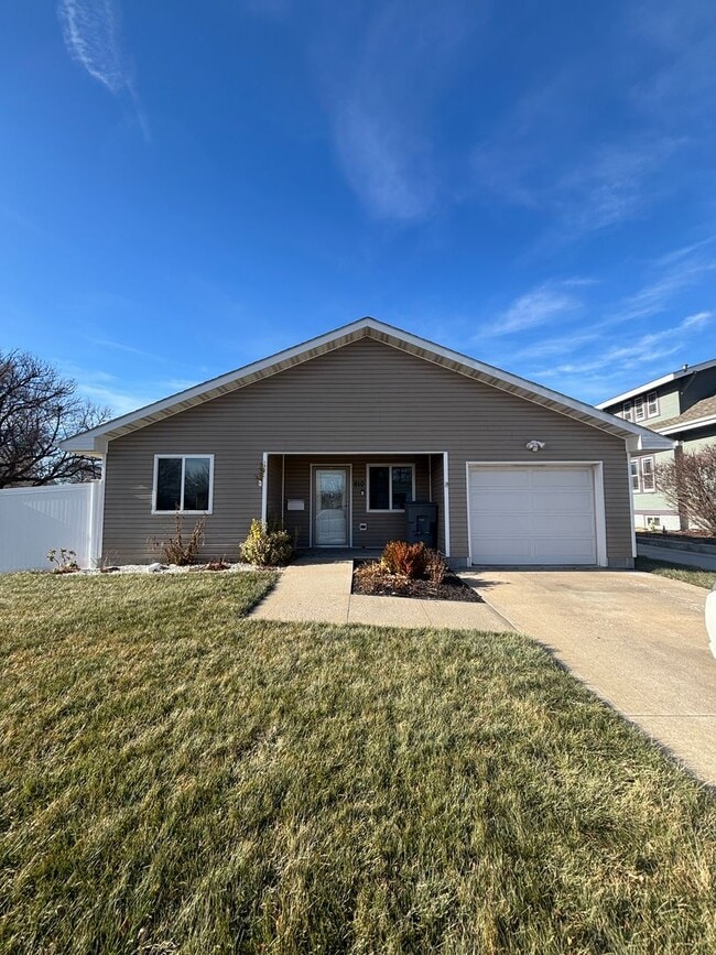 property at 810 S 8th St