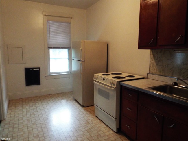 17 S Market St-Unit -Apt 201 in Elizabethtown, PA - Building Photo - Building Photo