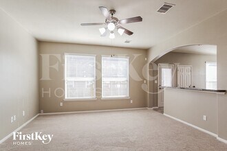 16318 River Wood Ct in Crosby, TX - Building Photo - Building Photo