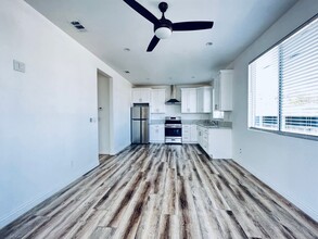 3720 Magnolia Ave in Long Beach, CA - Building Photo - Building Photo