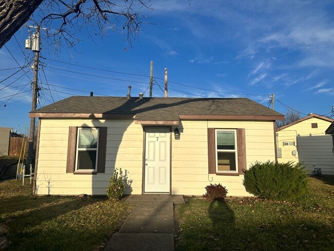 property at 7 Pine Creek Cir