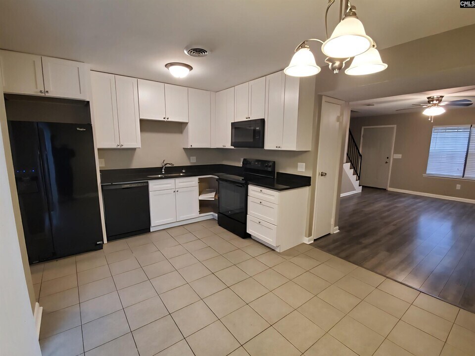 524 Wessinger St in West Columbia, SC - Building Photo