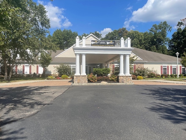 121 Einstein Way in East Windsor, NJ - Foto de edificio - Building Photo