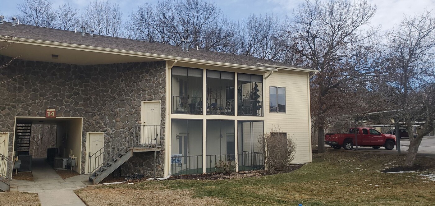 1402 Park De Ville Pl in Columbia, MO - Building Photo