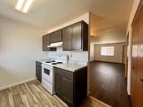 207 Eldon Ave in Cuba, MO - Building Photo - Building Photo