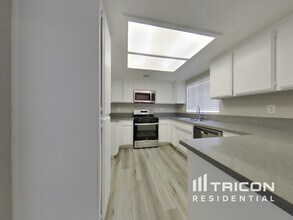532 E Ave J 9 in Lancaster, CA - Building Photo - Building Photo