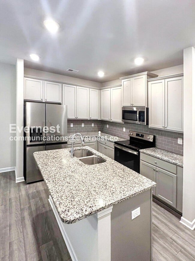 585 McWilliams Rd SE in Atlanta, GA - Building Photo - Building Photo