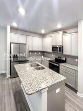 585 McWilliams Rd SE in Atlanta, GA - Foto de edificio - Building Photo