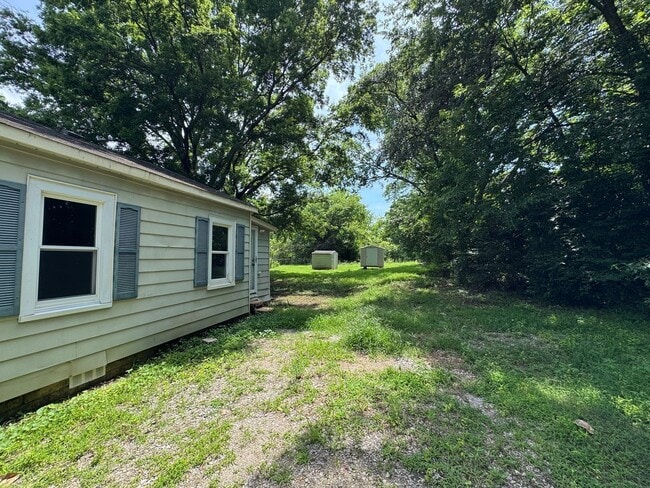 property at 512 Trade St