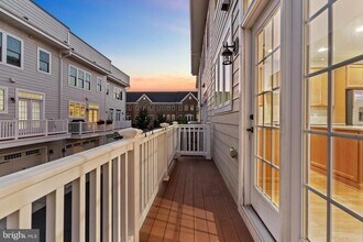 13693 Neil Armstrong Ave in Herndon, VA - Building Photo - Building Photo