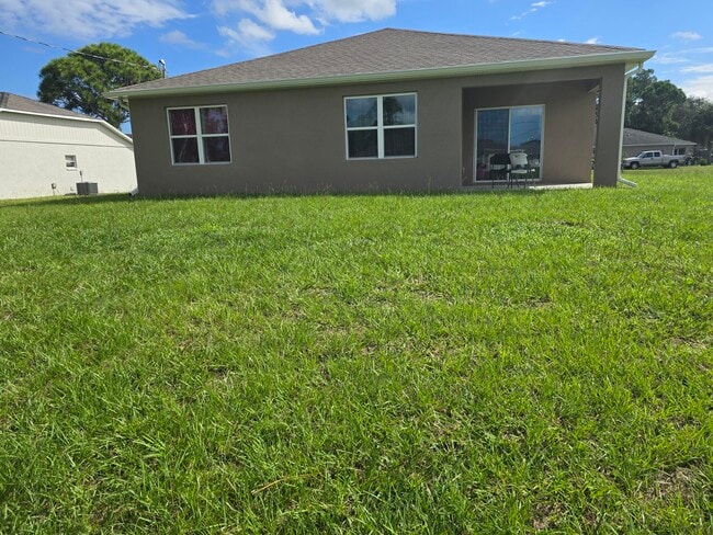 152 Empress Ave in Sebastian, FL - Building Photo - Building Photo